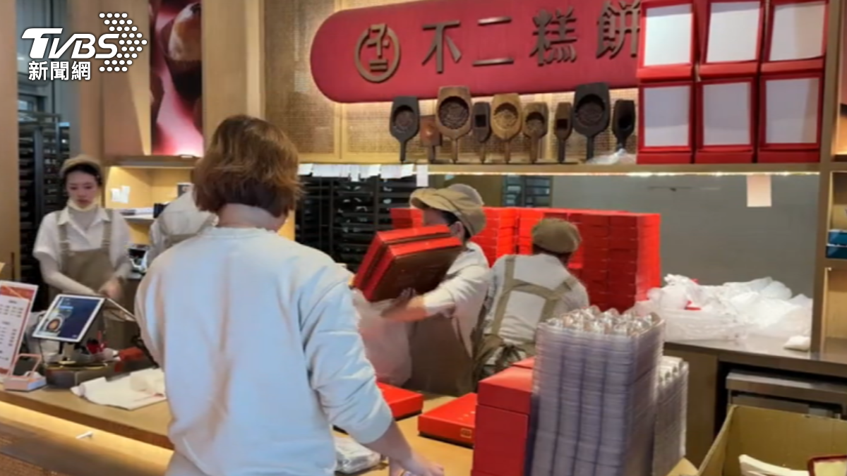 台北犁記提前1hr營業,不二糕餅南北部百貨皆有快閃。(圖/TVBS)
