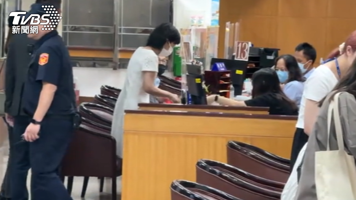 陳佩琪辦交保。(圖/TVBS)