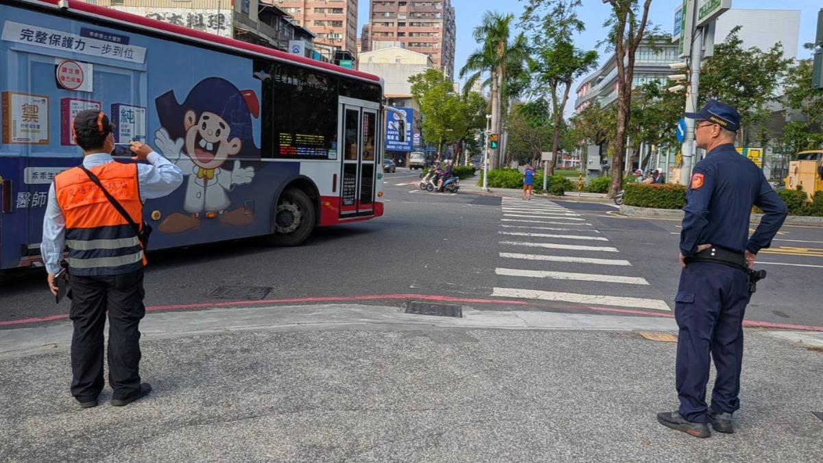 公路局及地方政府會不定時稽查業者是否落實「指差確認」。(圖/TVBS)
