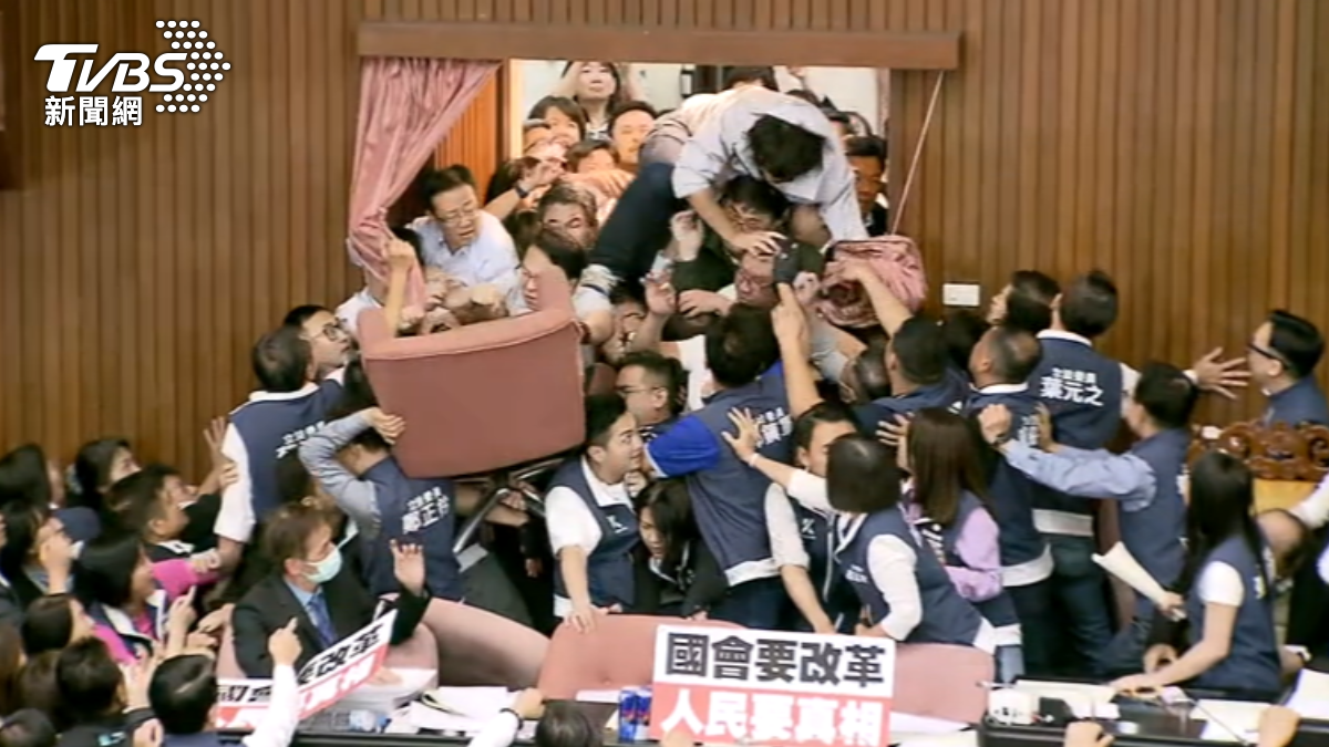 國會改革衝突。(圖/TVBS)