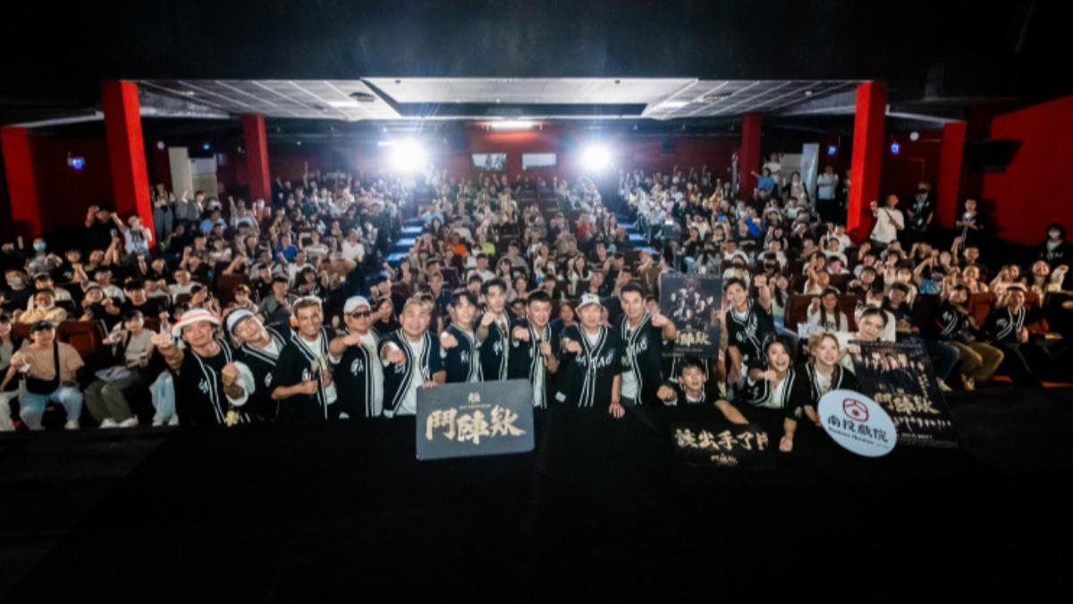 《角頭–鬥陣欸》前往南投戲院,引來在地網友狂讚。(圖/曼尼娛樂提供)