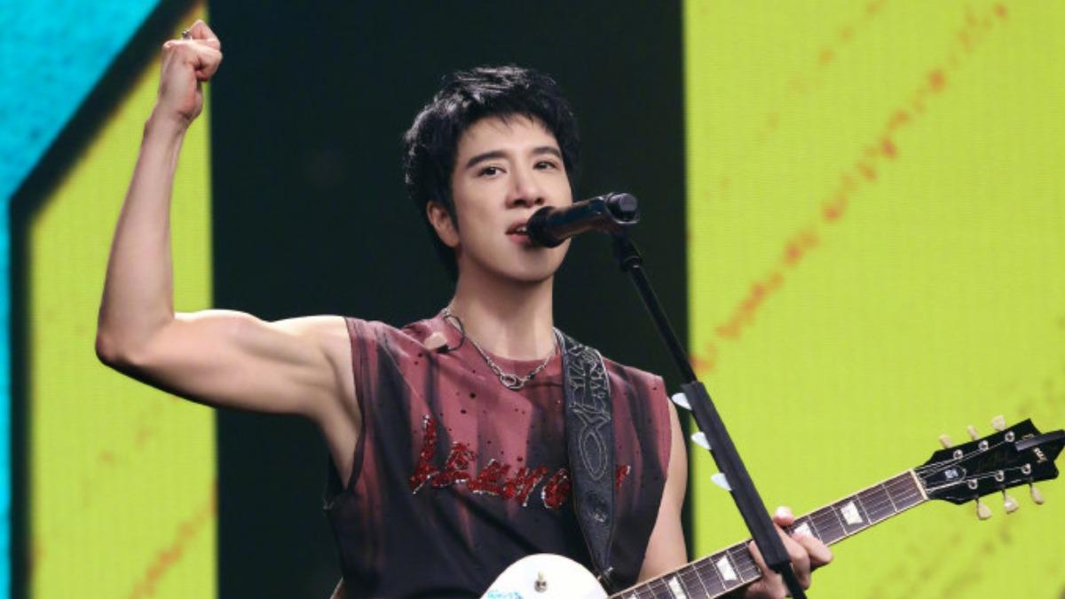 曾替張惠妹寫歌!王力宏等21年首唱神曲 突低頭糗喊:拉鍊沒拉