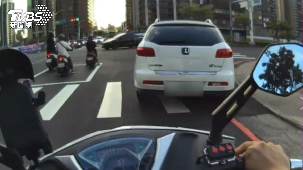 報廢車牌引起警方注意。（圖／TVBS）