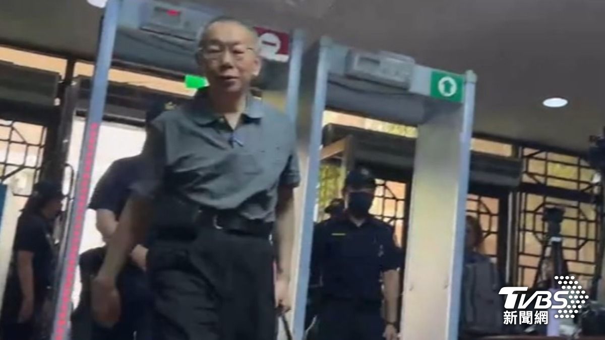 柯文哲交保後首出庭,友性證人力挺。(圖/TVBS)