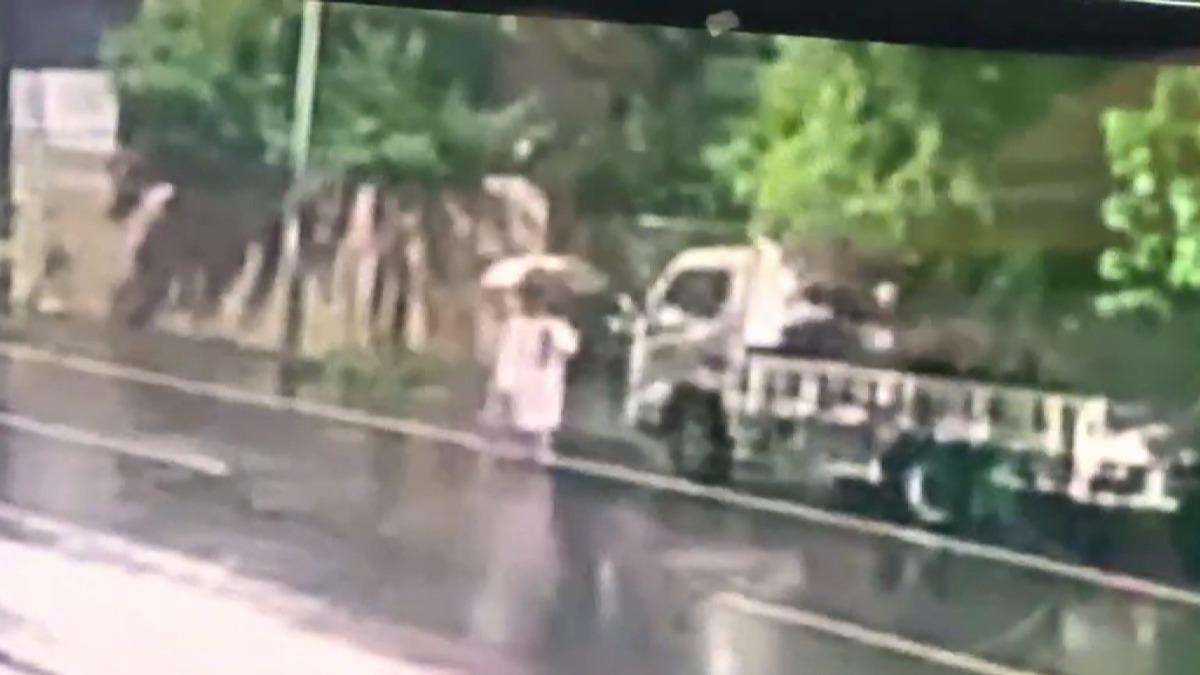 潭子竹林旁兇殺!男穿住院病服遭砍10刀身亡。(圖/民眾提供)