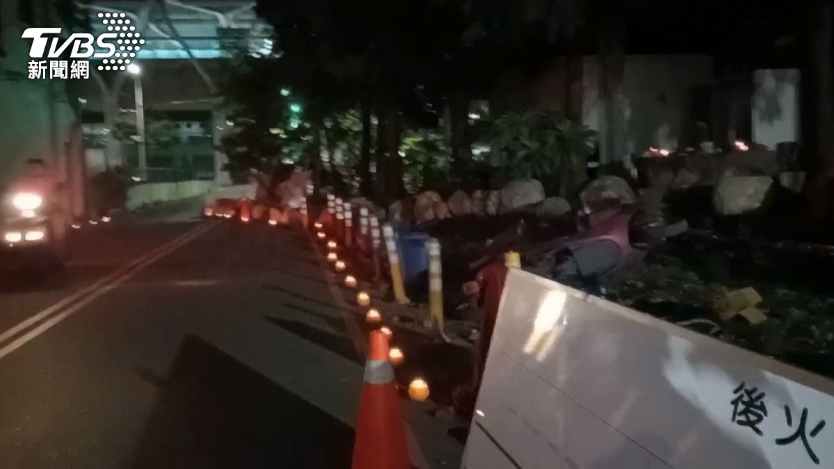 員林後站點千盞燈 只為「12米道路」開通。(圖/TVBS)