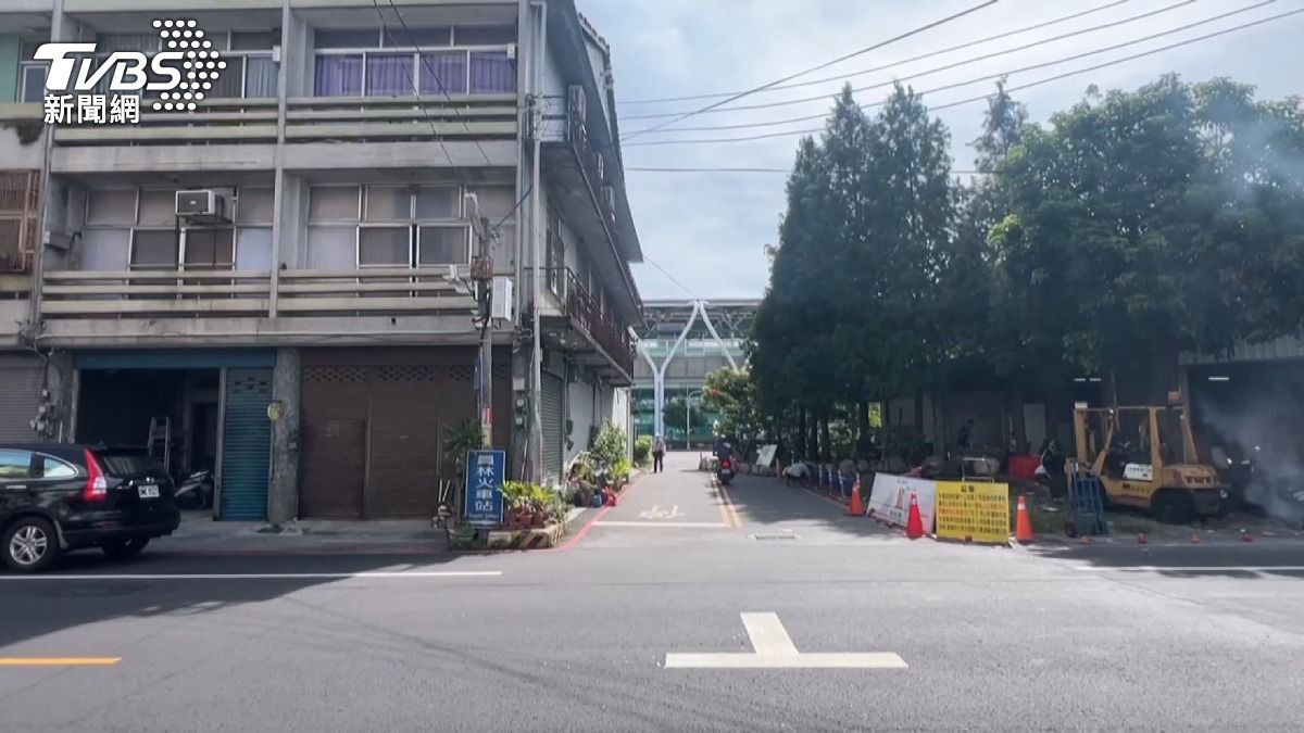 員林後站點千盞燈 只為「12米道路」開通。(圖/TVBS)