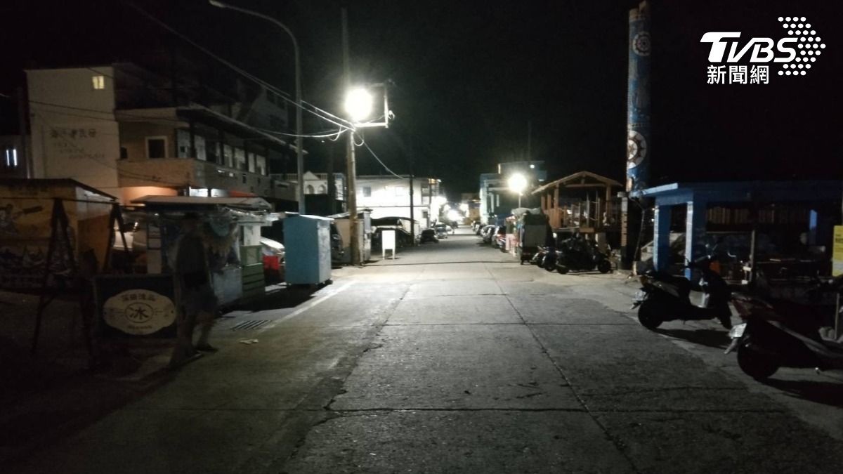 蘭嶼東清夜市前晚(7日)發生一起女童遭撞傷的車禍意外。(圖/民眾提供)