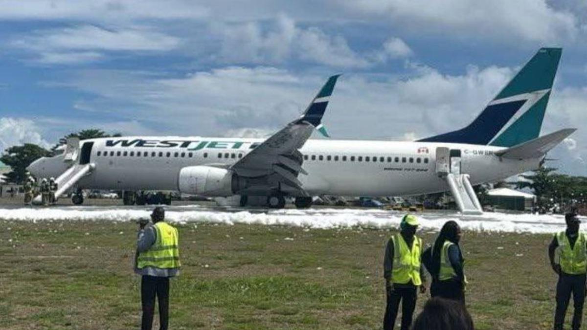 西捷航空-WestJet-降落意外-濃煙-波音客機-聖馬丁-機場跑道-著陸意外
