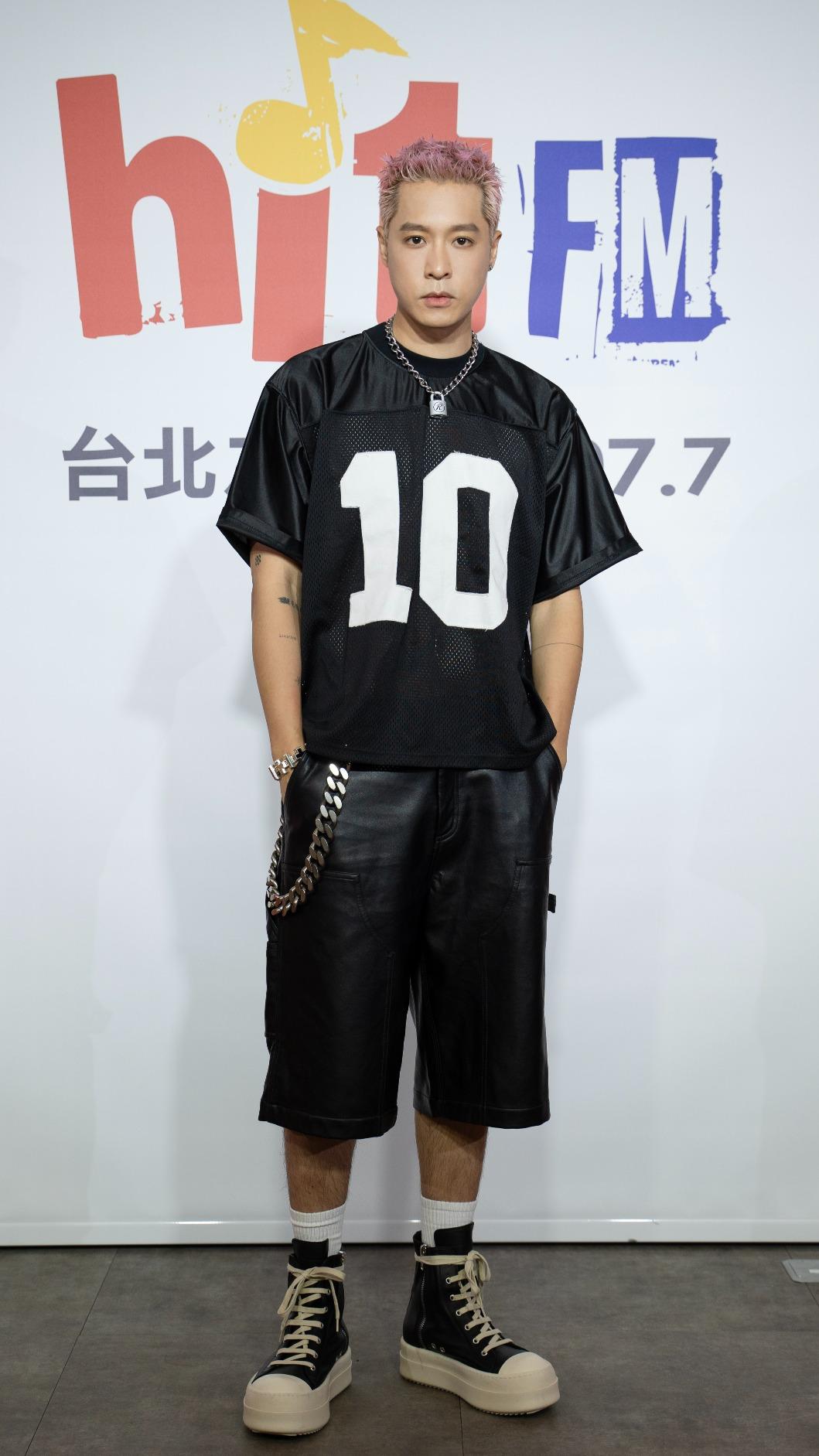 周湯豪最近瘦了不少,連媽媽比莉都很有感覺。(圖/Hit Fm聯播網提供)