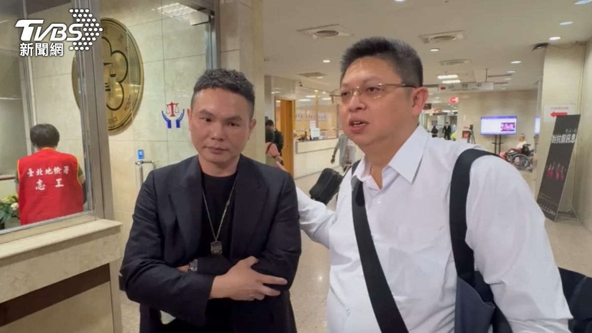 超哥與委任律師。（圖／TVBS）