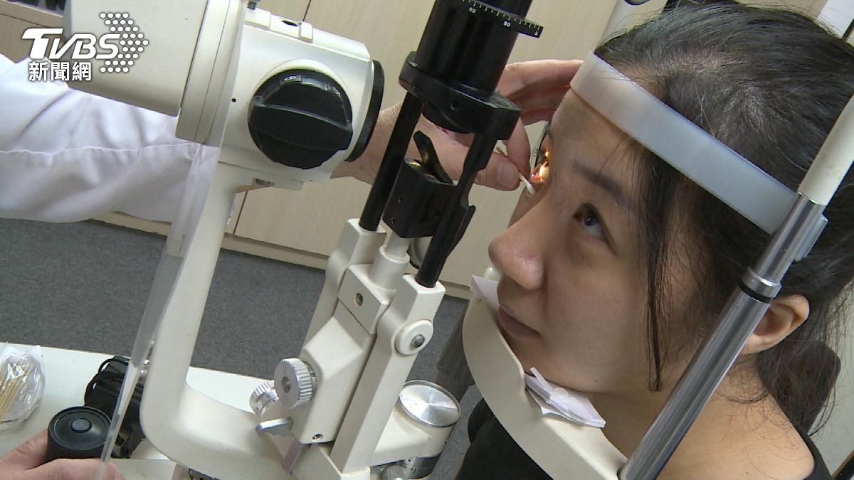 揉眼帶入細菌病毒 恐引發結膜炎角膜炎反覆感染 (圖/TVBS)