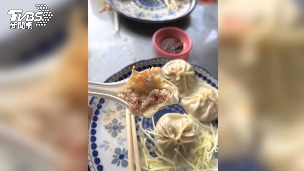 「軟糊帶腥」恐怖口感！彰化名店湯包竟半生不熟，高雄客傻傻吃下留陰影。(圖／TVBS)