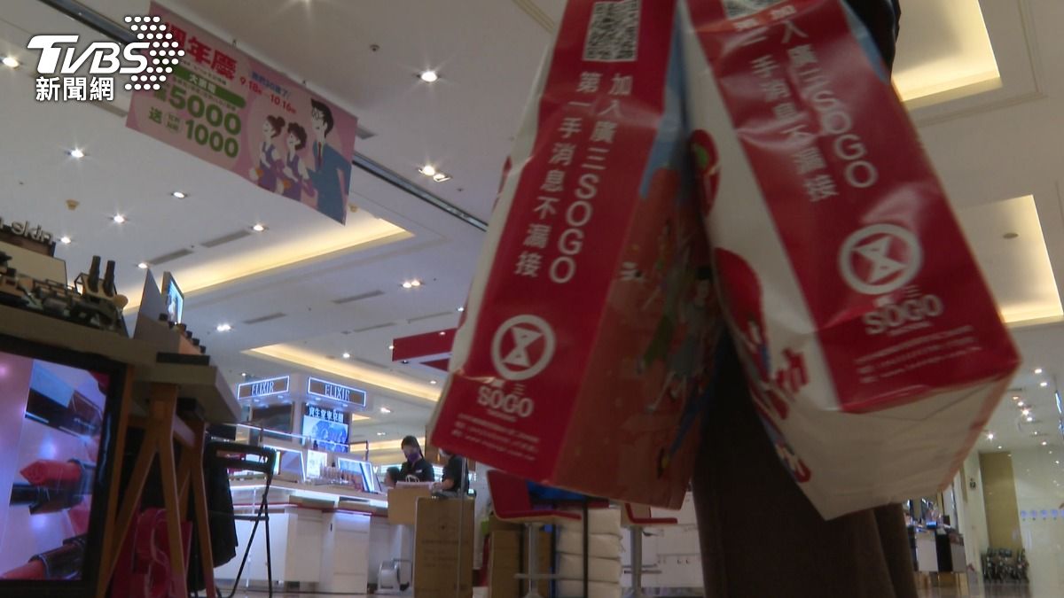 暫居台中地區百貨店王寶座的大遠百能否持續領先，還是要看新光三越回歸後。(圖／TVBS)