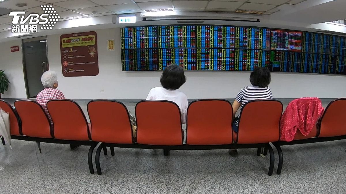 大部分當沖都是賺小賠大,專家建議投資人要做好風險控管。(圖/TVBS)