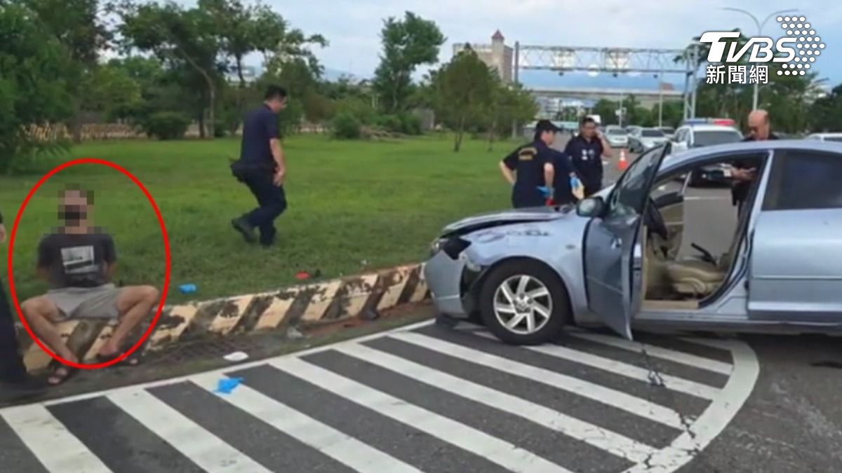 開贓車上路遭追堵,竟試圖衝撞警,遭轟12槍制伏。(圖/TVBS)