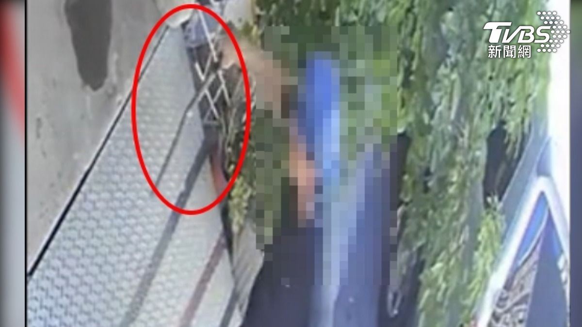 北上持刀棍砸車恐嚇,嫌往南逃220公里落網竟襲警。(圖/TVBS)
