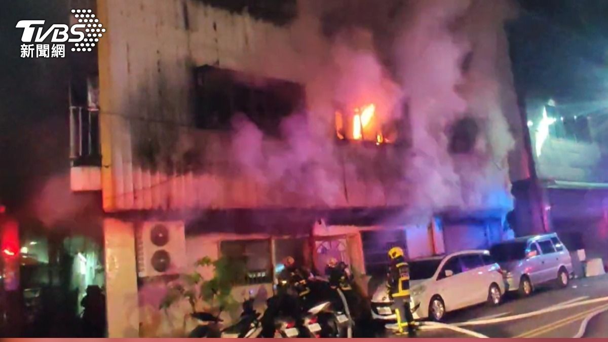 台中鐵皮屋深夜陷火海!「爆破聲後冒濃煙」 屋主憂愛貓痛哭不已
