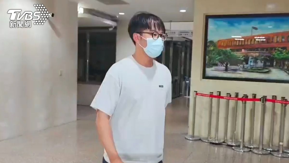 行銷總監洪志賢30萬元交保，並被限制出境、出海。（圖／TVBS）