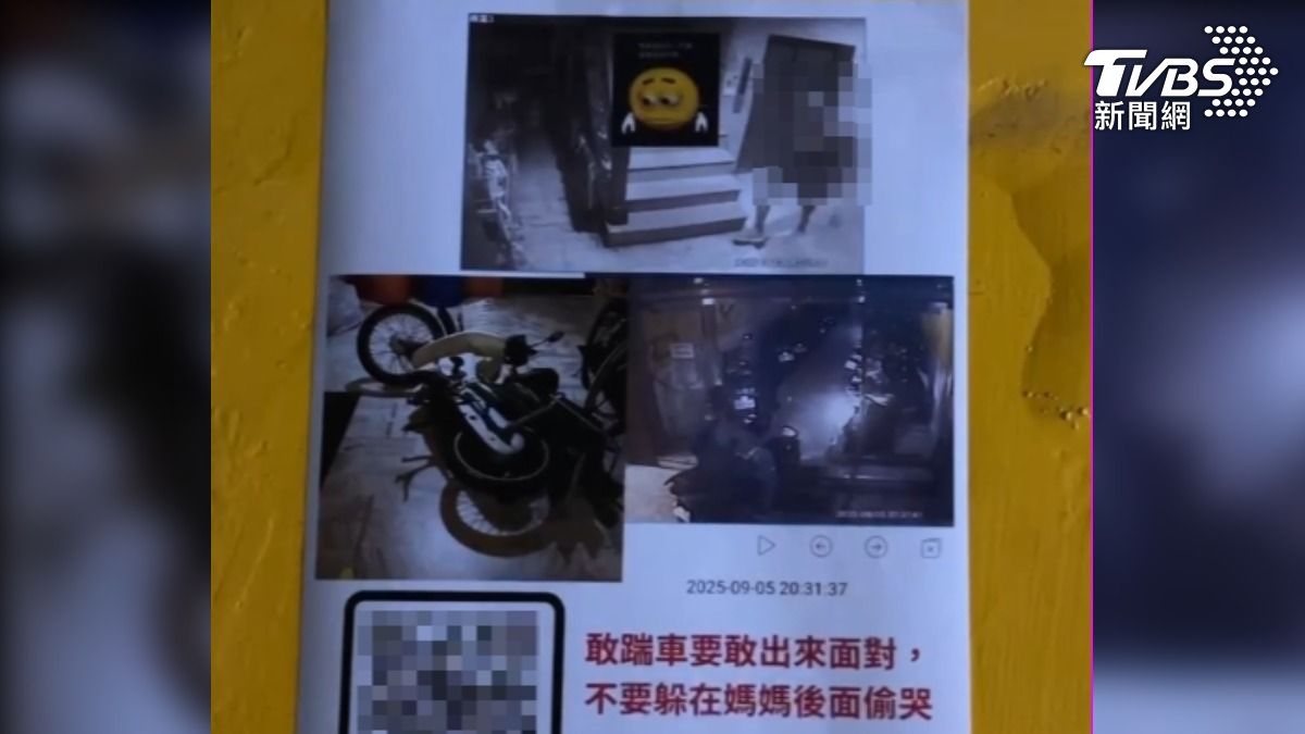 9月5號晚上,男子疑似因為壓力大,出腳踢倒學生的機車,被車主調監視器張貼公告。(圖/TVBS)