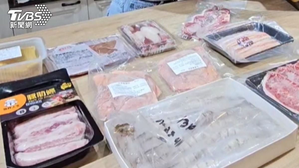 宜蘭有線上量販店業者推出中秋烤肉組合。(圖/TVBS)