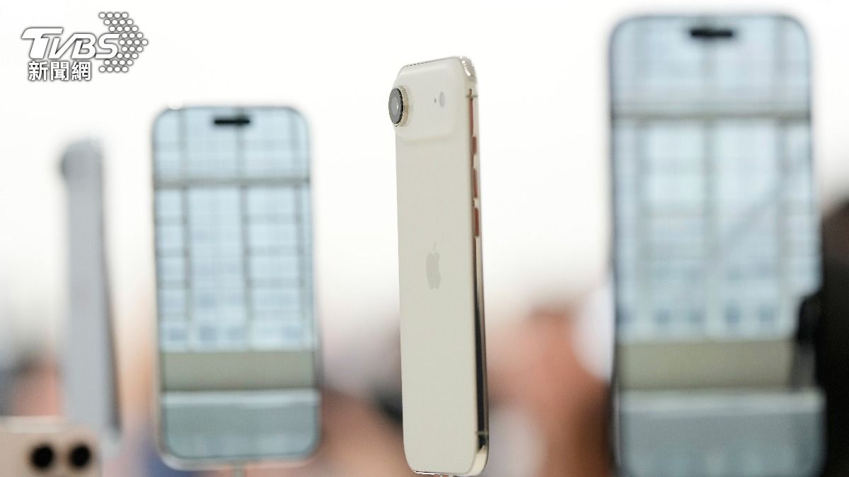 蘋果秋季發布會推出史上最薄iPhone,厚度僅5.6毫米。(圖/達志影像美聯社)
