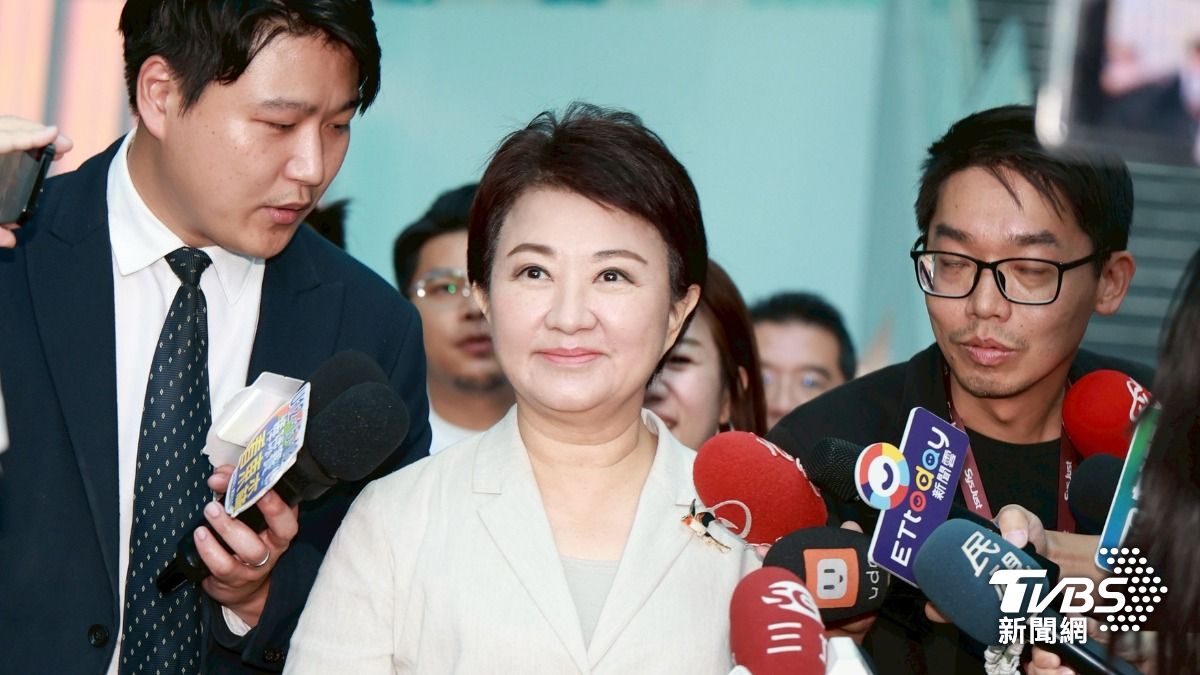 台中市長盧秀燕號召藍白縣市長發表聯合聲明。(圖/華子琛攝)