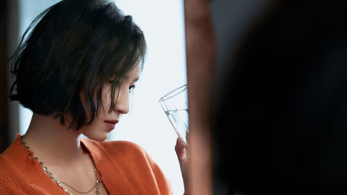法蘭自認是高敏人,透過日常觀察寫入創作。(圖/相映音樂提供)