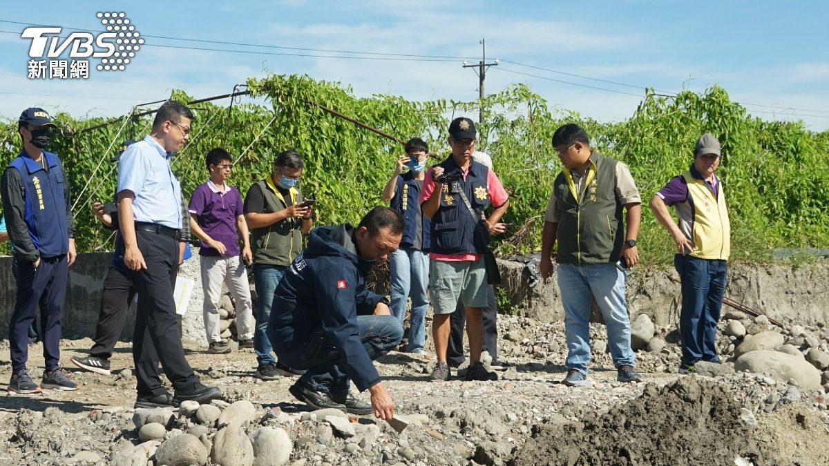 大樹光電剛剷禿山頭…美濃又盜採砂石成大峽谷 市府震怒要徹查