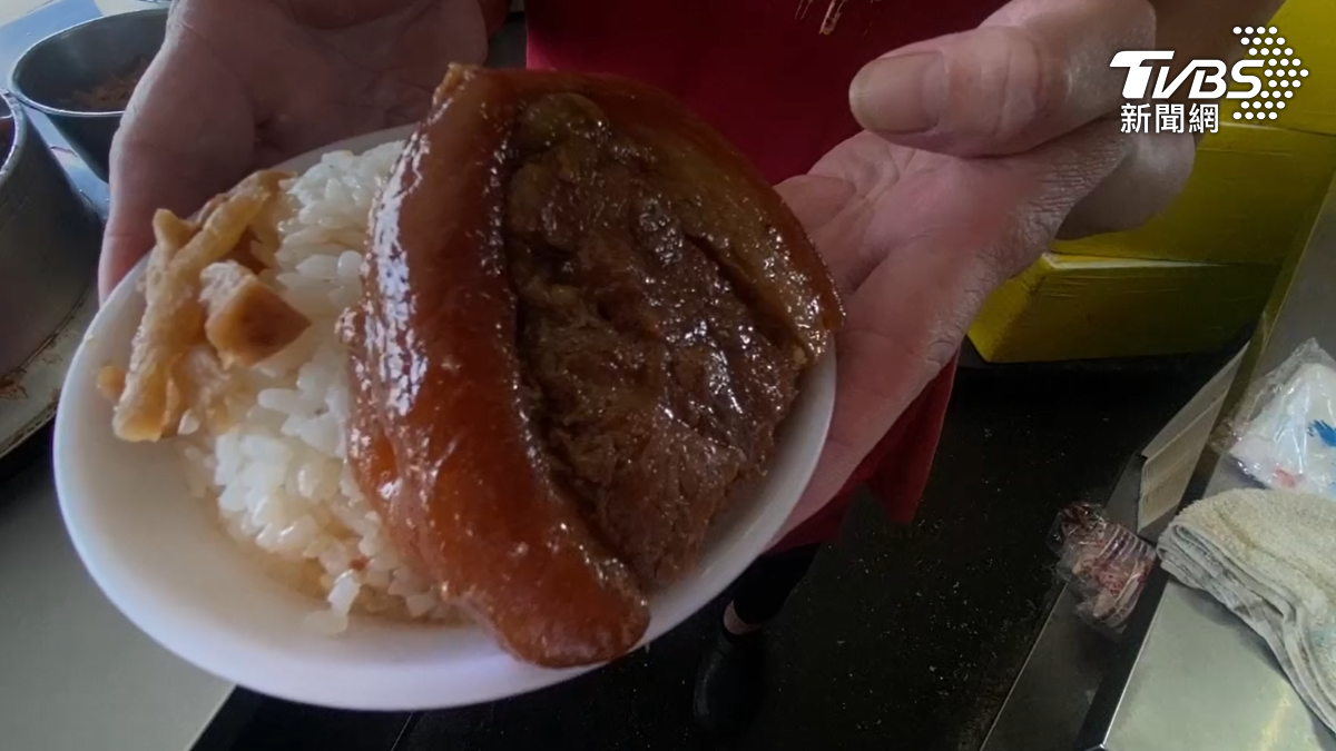 爌肉飯是彰化國民美食。(圖/TVBS)