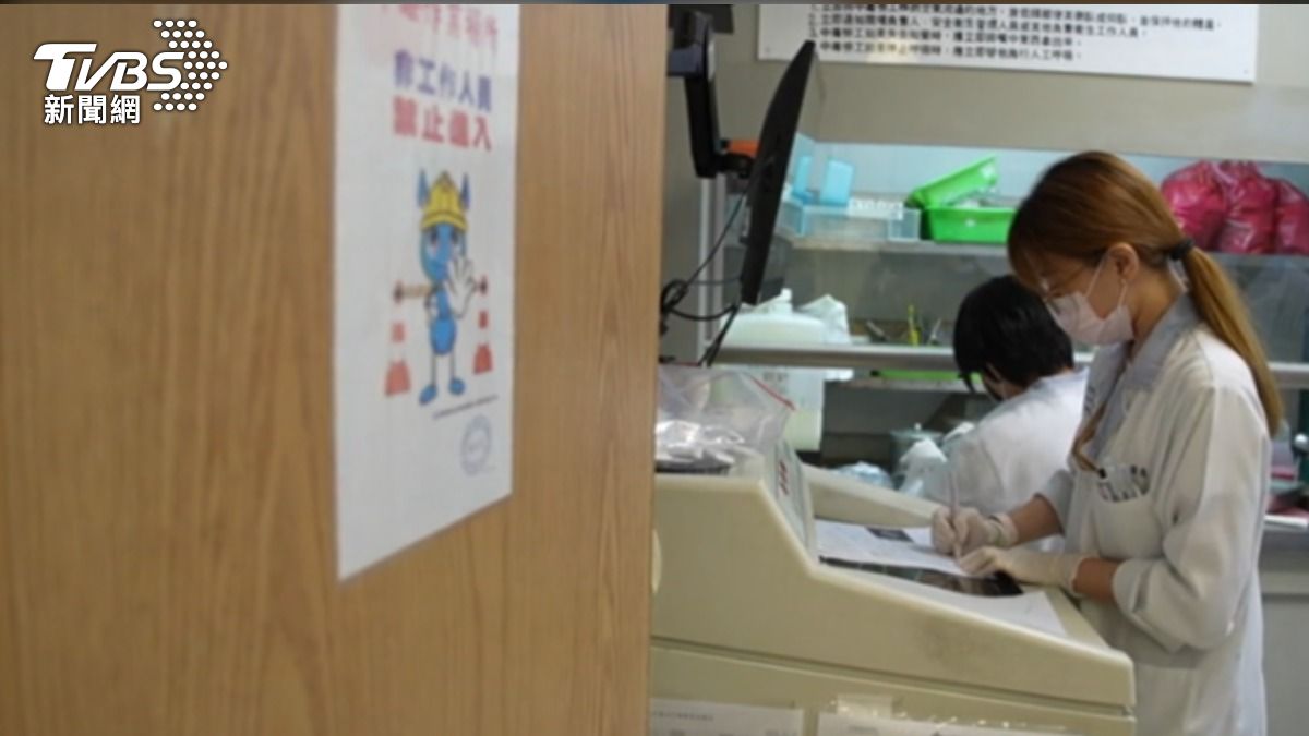 臺安醫院病理科出報告率24小時可達95%。（圖／TVBS）