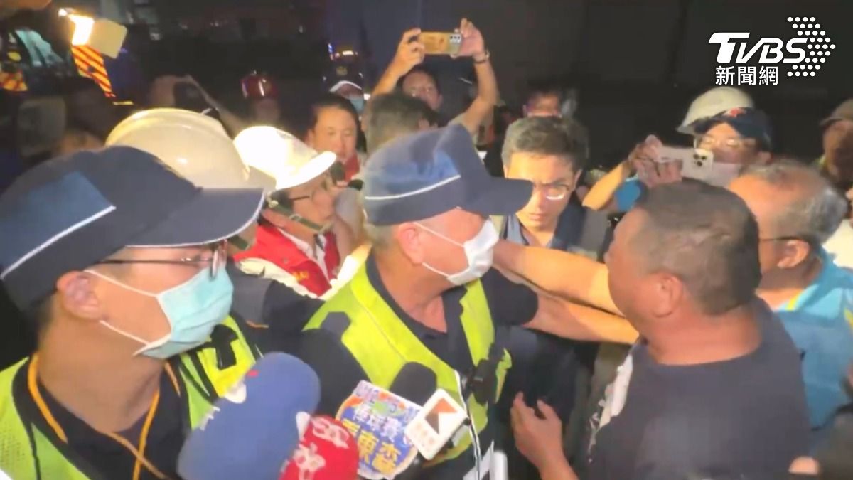 此次發生爆炸的燃氣機組仍處於測試階段,在運轉過程中發生外洩爆炸事故,使得興達電廠的安全問題遭到居民嚴重質疑。(圖/TVBS)