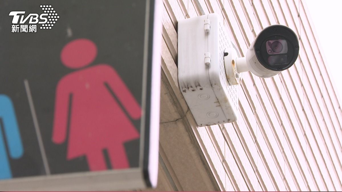  門縫驚見「眼睛頭髮」　女童廁所遭30歲男偷看。(圖／TVBS)