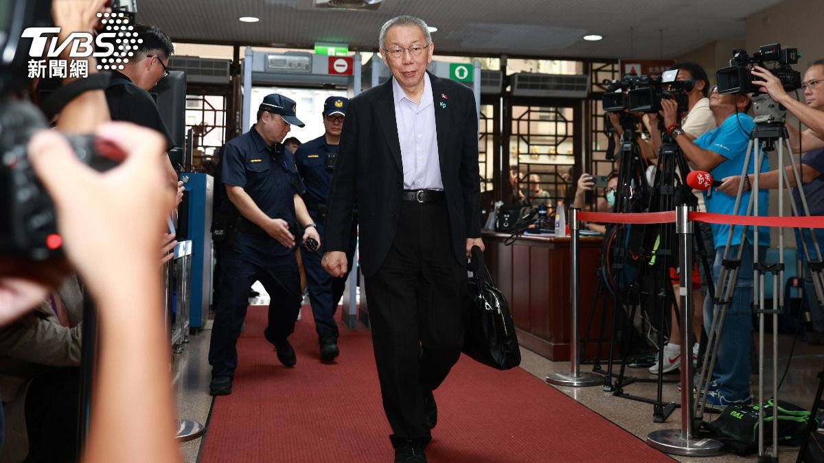 民眾黨前主席柯文哲交保第四天再度出庭。（圖／華子琛攝）