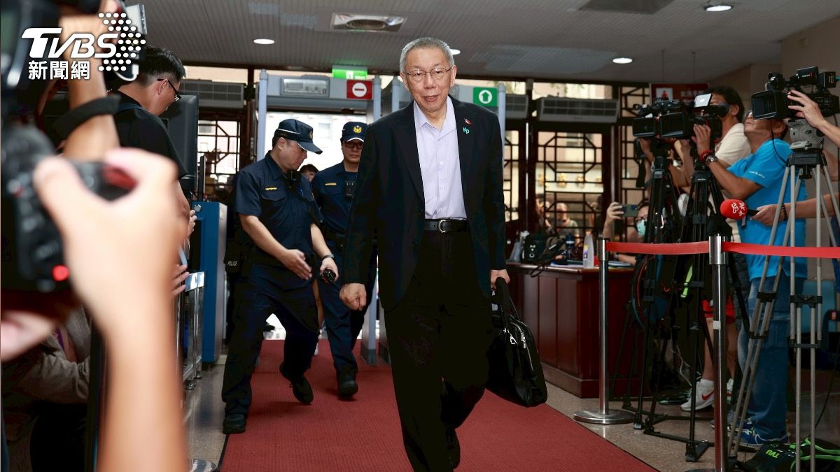北檢昨提出抗告後，民眾黨前主席柯文哲交保第四天再度出庭。（圖／華子琛攝）