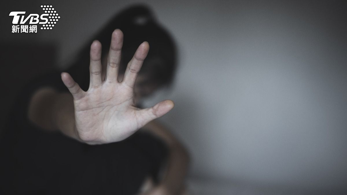 少女從小遭父親性侵。(示意圖/shutterstock達志影像)