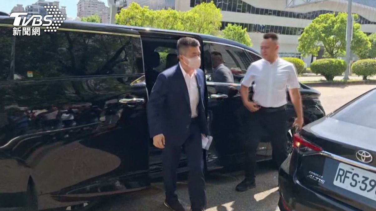 聘用林姓男子擔任助理,實際用於支付車款和住宅費用,顏寬恒對此判決表達強烈不滿。(圖/TVBS)