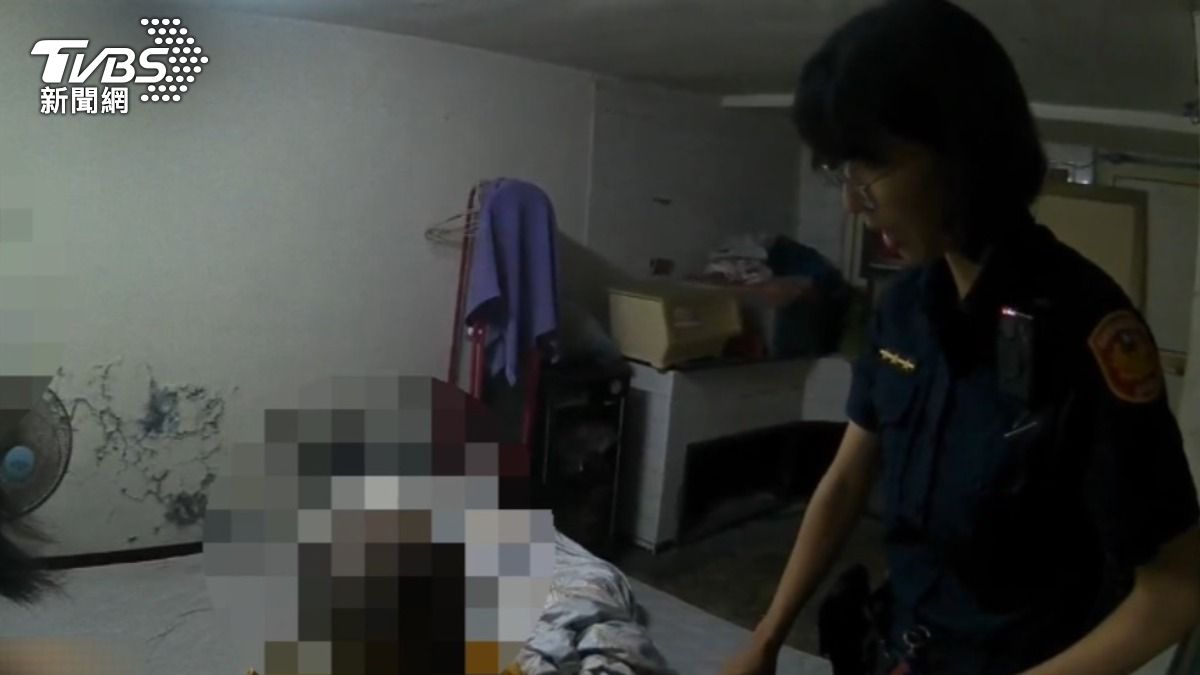 員警耐心喊話「我們會保護妳，不用害怕。（圖／TVBS）