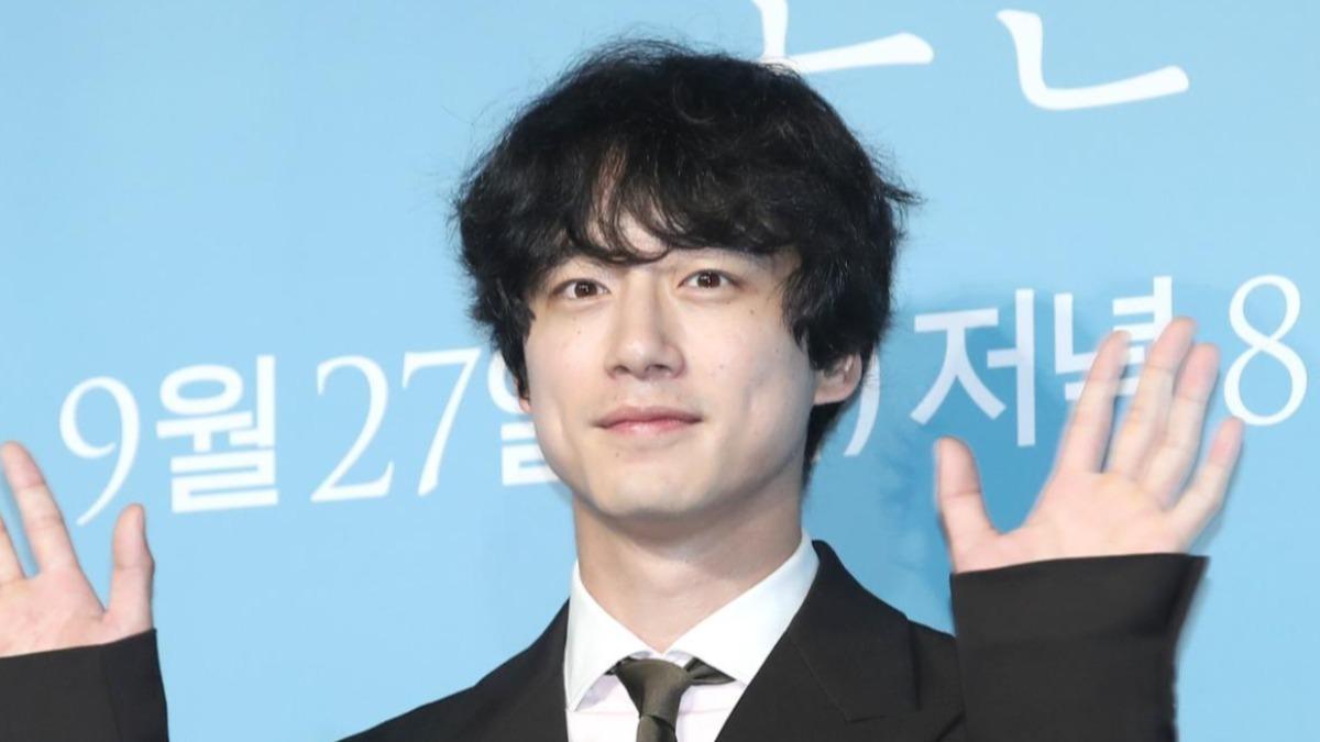 坂口健太郎爆出跟化妝師女友交往同時還劈腿永野芽郁。（圖／news1提供）