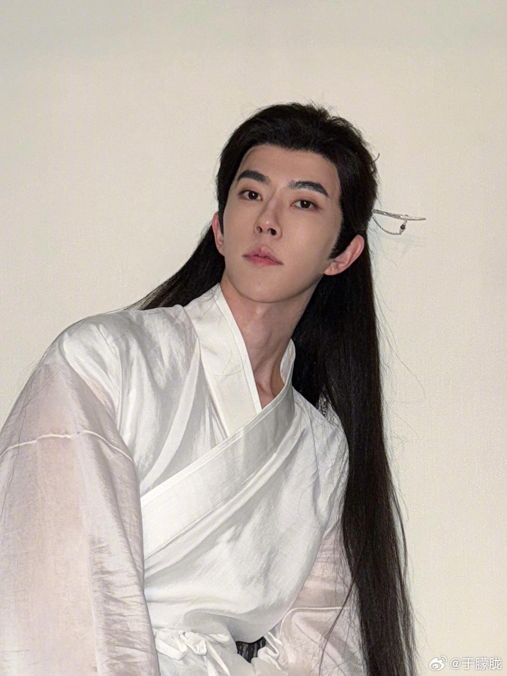 于朦朧在《臨江仙》中飾演玄天使者。(圖/翻攝自于朦朧微博)