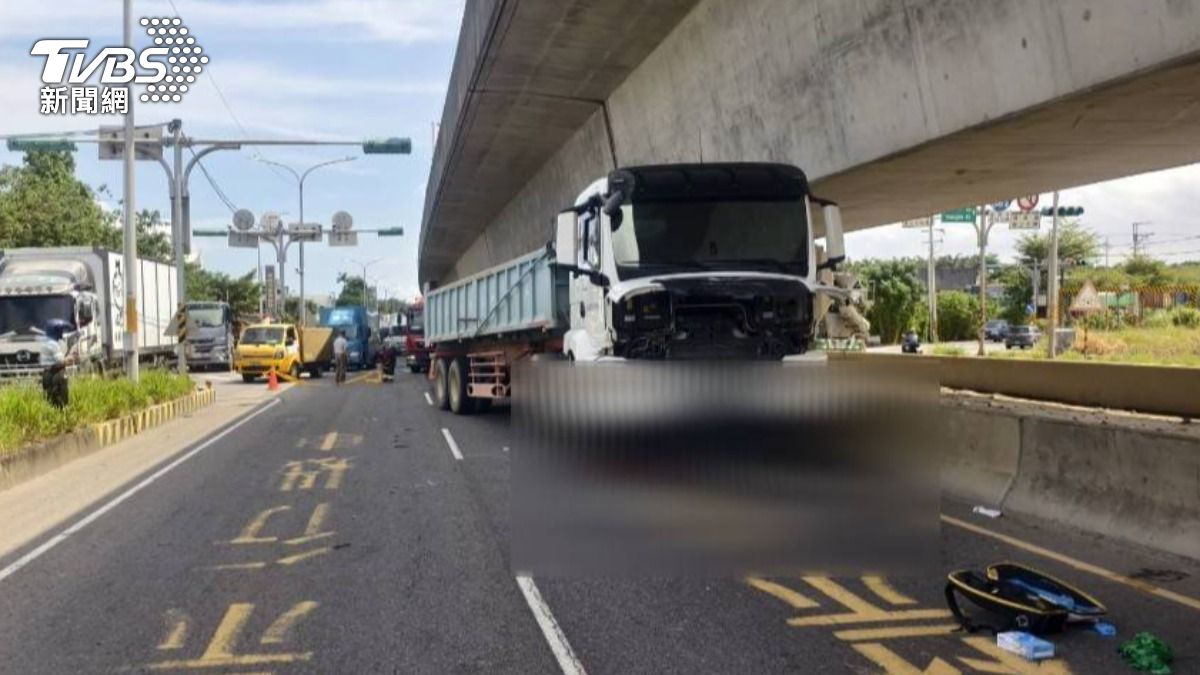 雙載夫妻遭捲入車底死亡。(圖/TVBS)