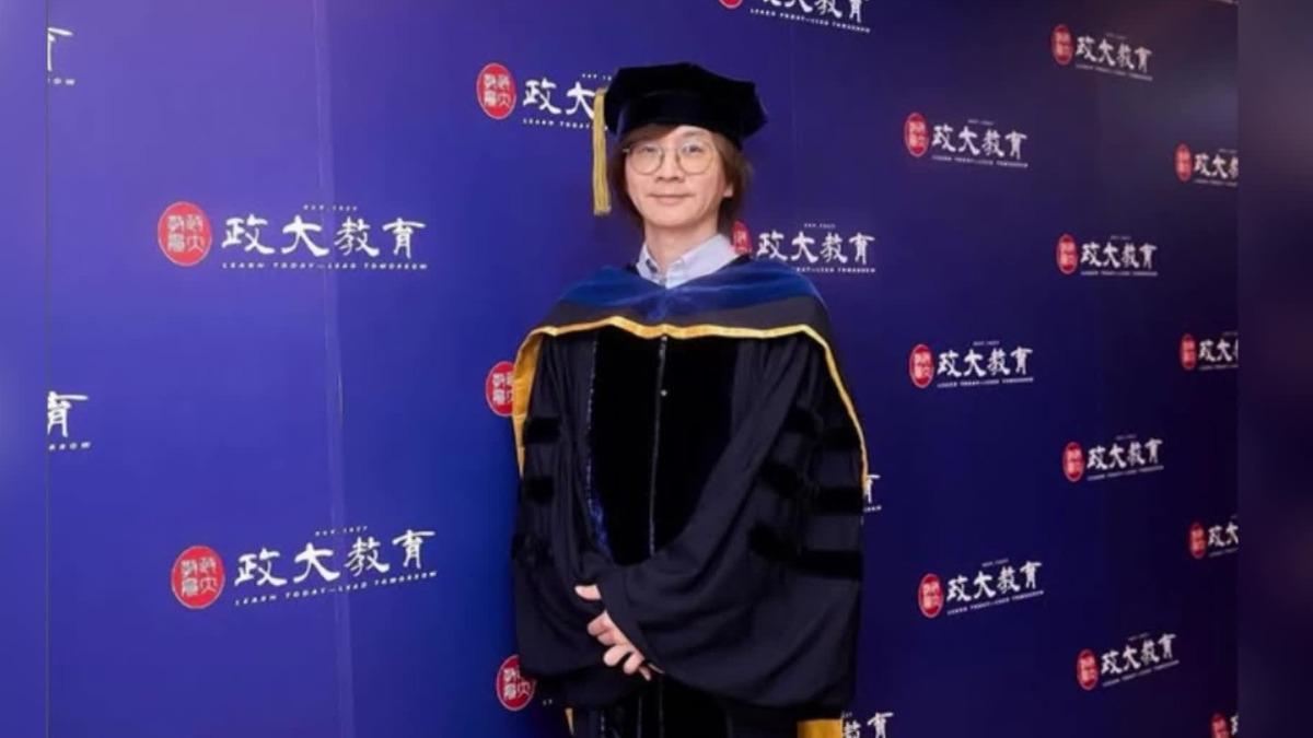 林隆璇取得政大教育博士學位。(圖/翻攝自林隆璇IG)