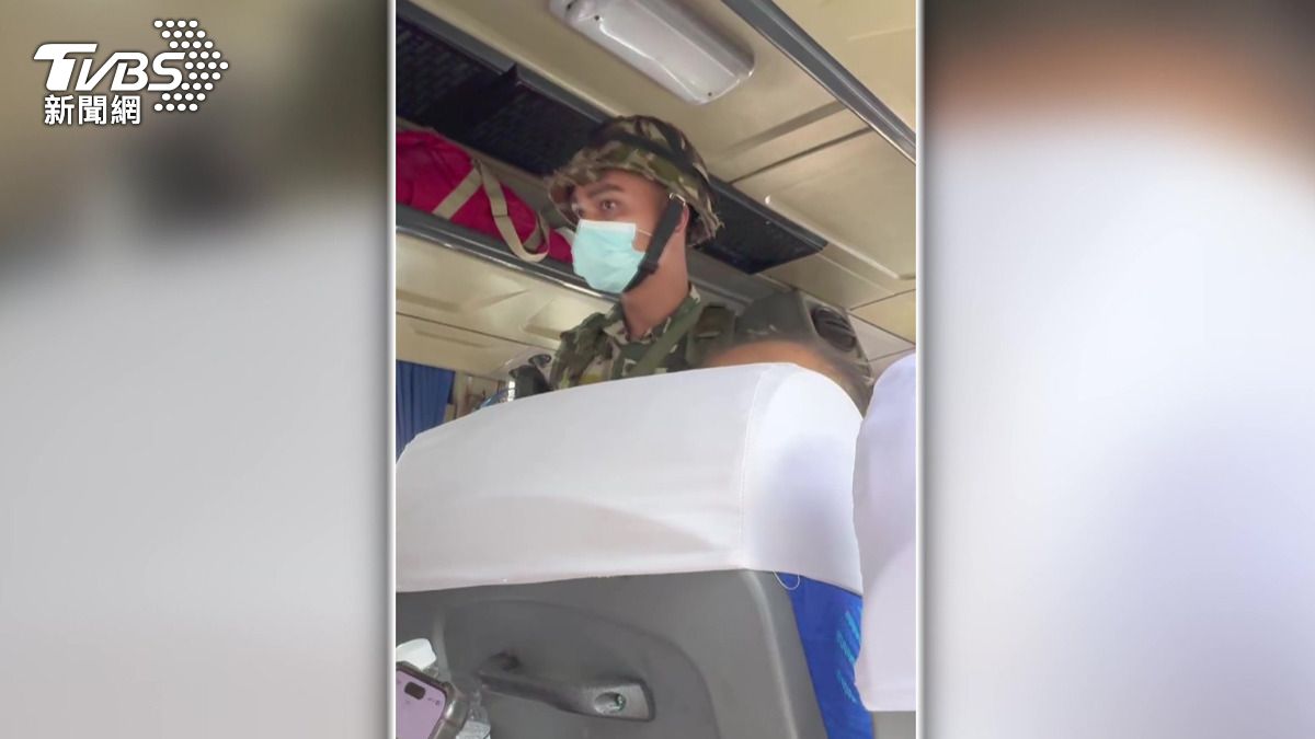 當地仍有軍人警戒,會上車檢查。路上車輛稀少,幾乎都有部隊人員沿路佈哨查明身分。(圖/民眾提供)