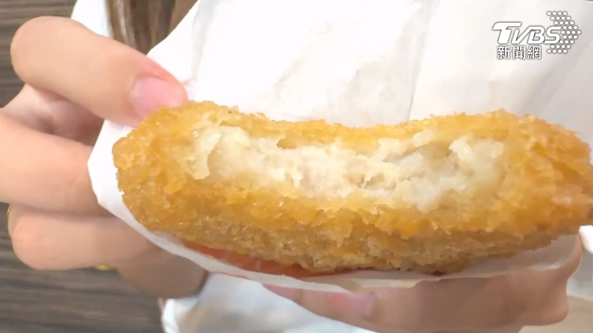 排骨酥及酥脆可樂餅將於12日下架停售，不少民眾趁著停賣前趕來回味。（圖／TVBS）
