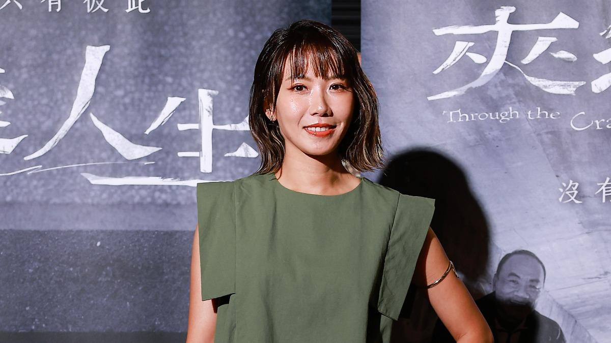 才離婚1個月! 大牙七夕求紅線「狂擲5聖筊」:感情缺慘了