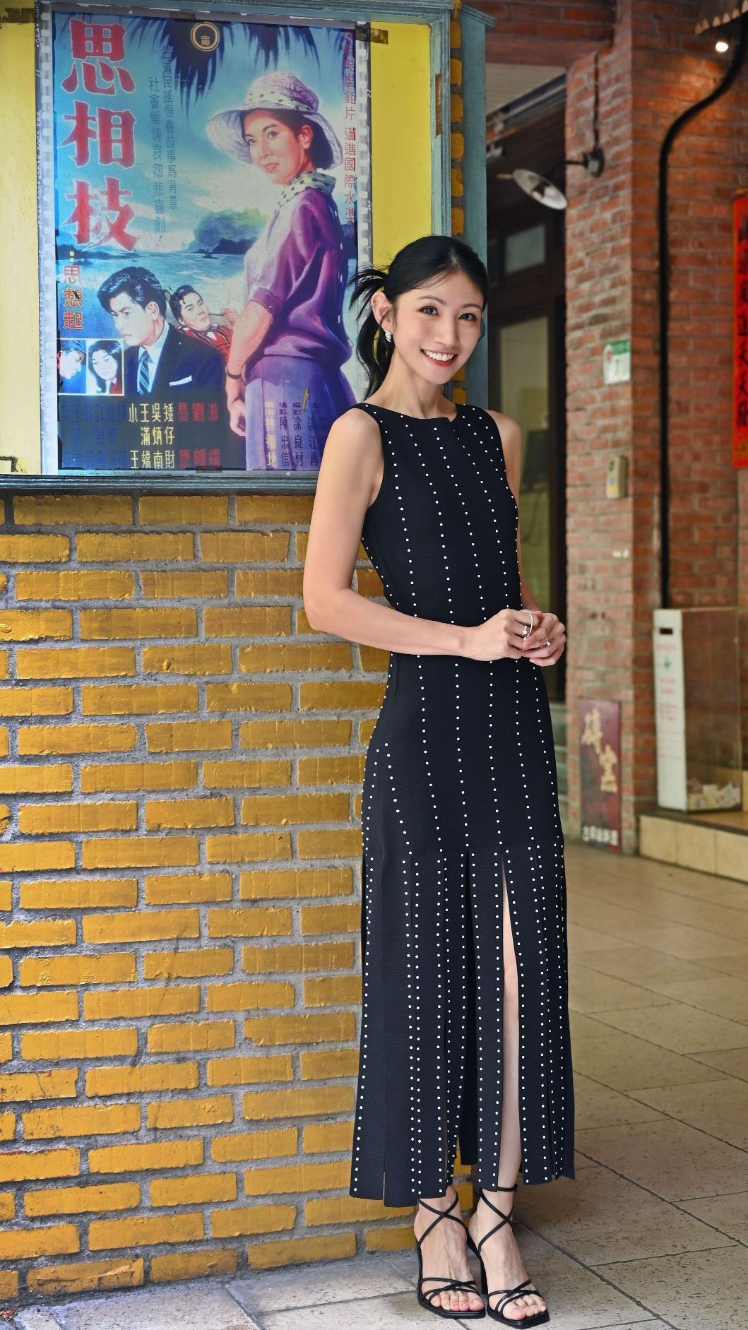 李千娜祝福陳漢典跟Lulu。(圖/環球音樂提供)