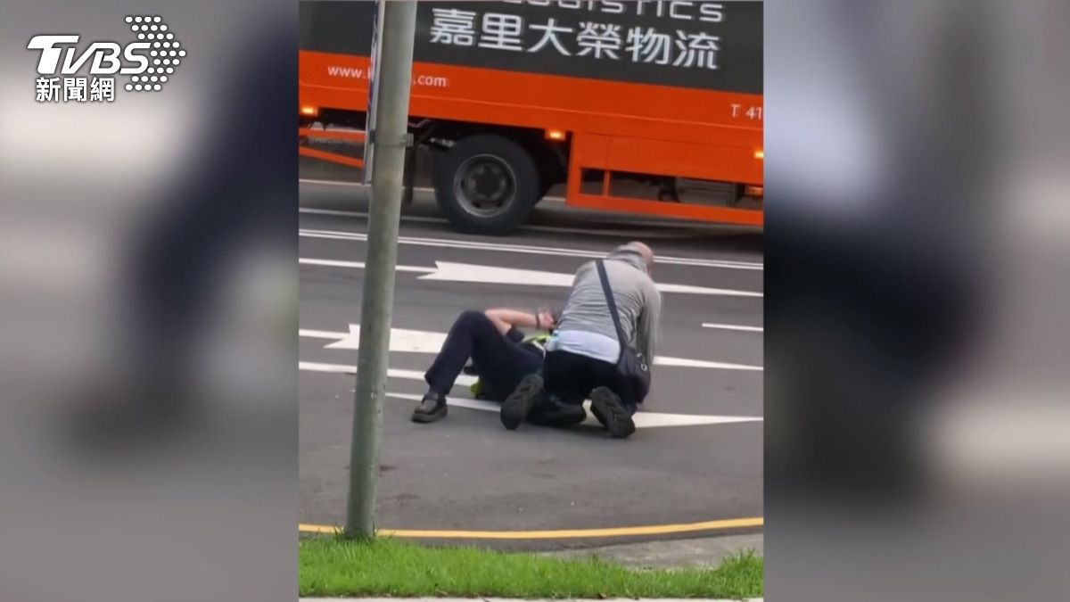 酒後鬧警！台中男無法證明單車所有權　被拒當街擋警車離開