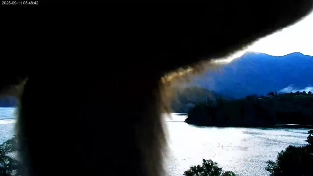 猴死囡仔！曾文水庫鏡頭君被「巴到腦震盪」　兇手曝光引熱議