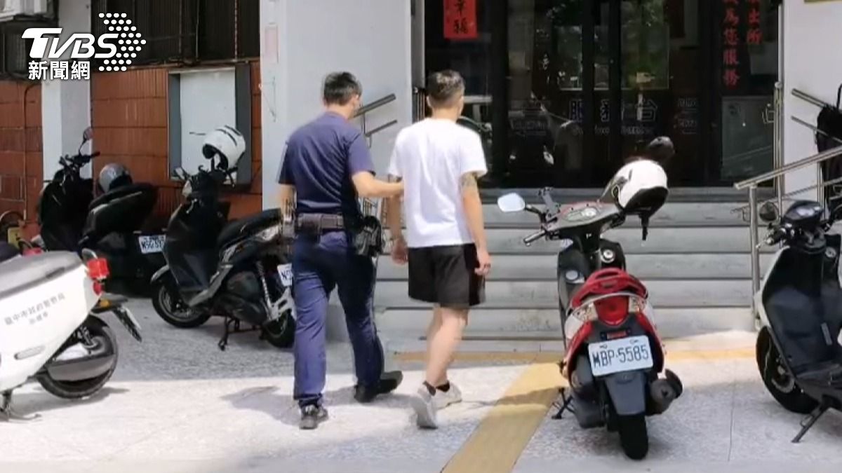 鍾姓嫌犯已於12日上午到警局做筆錄，警方已依傷害罪嫌將其送辦。(圖／TVBS)