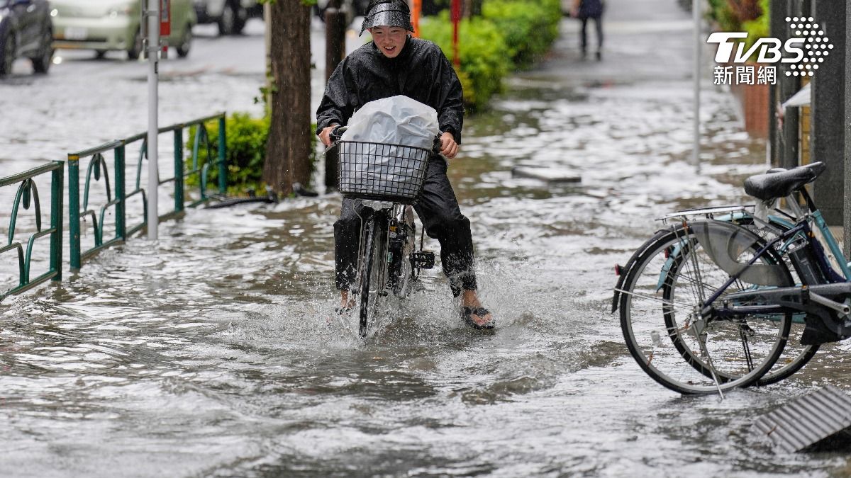 日本關東地區近期遭遇破紀錄豪雨。(圖/達志影像美聯社)